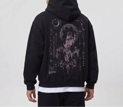 Czarna bluza z kapturem Shadow Code z gotyckim nadrukiem - tył na modelu
