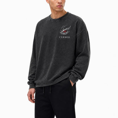 Męski longsleeve acid wash z akcentem na piersi Bushido Katana na modelu - przód pod kątem